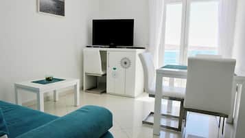 Superior-Apartment, 1 Schlafzimmer, Balkon, Meerblick | Wohnbereich