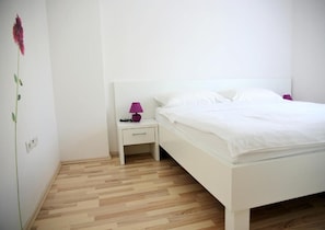 Apartment, 1 Bedroom, Non Smoking, Balcony | In-room safe, WiFi (free)