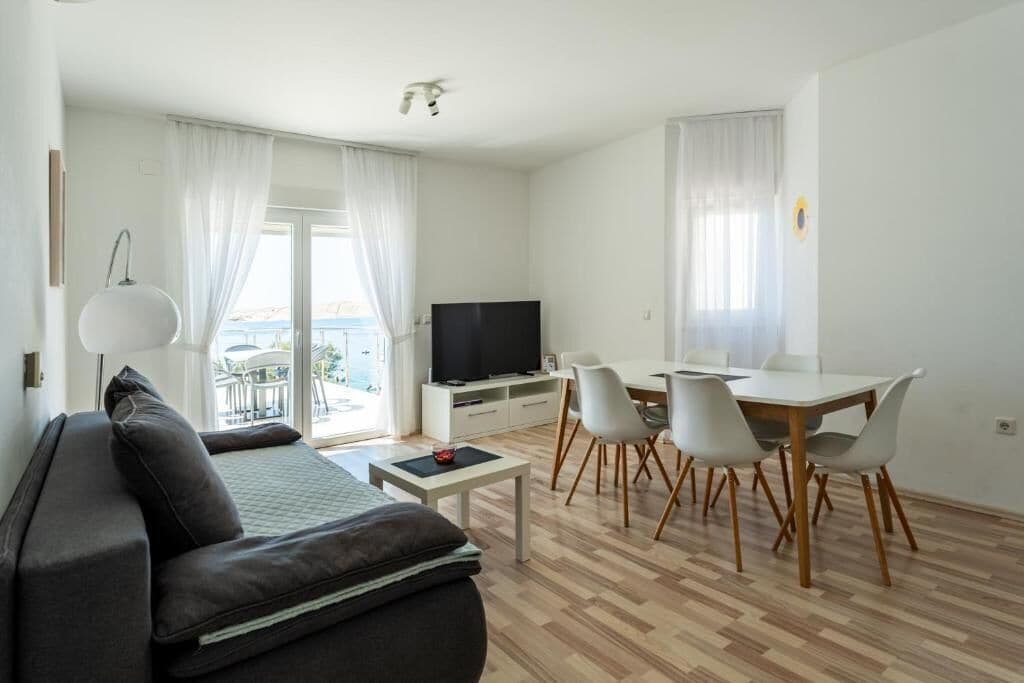 Apartment, 3 Bedrooms, Balcony, Sea View | Living area