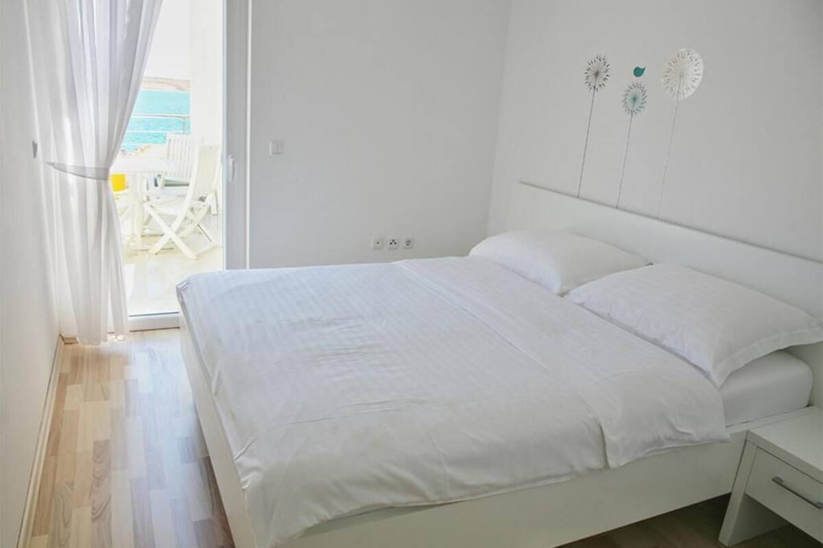 Superior Apartment, 1 Bedroom, Balcony, Sea View | Peti besi dalam bilik, Wi-fi percuma 