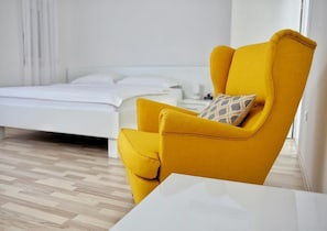 Deluxe Apartment, 2 Bedrooms, Balcony, Sea View | Peti besi dalam bilik, Wi-fi percuma 