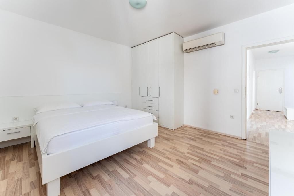 Apartment, 3 Bedrooms, Balcony, Sea View | In-room safe, WiFi (free)