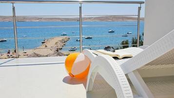 Superior Apartment, 1 Bedroom, Balcony, Sea View | Property grounds
