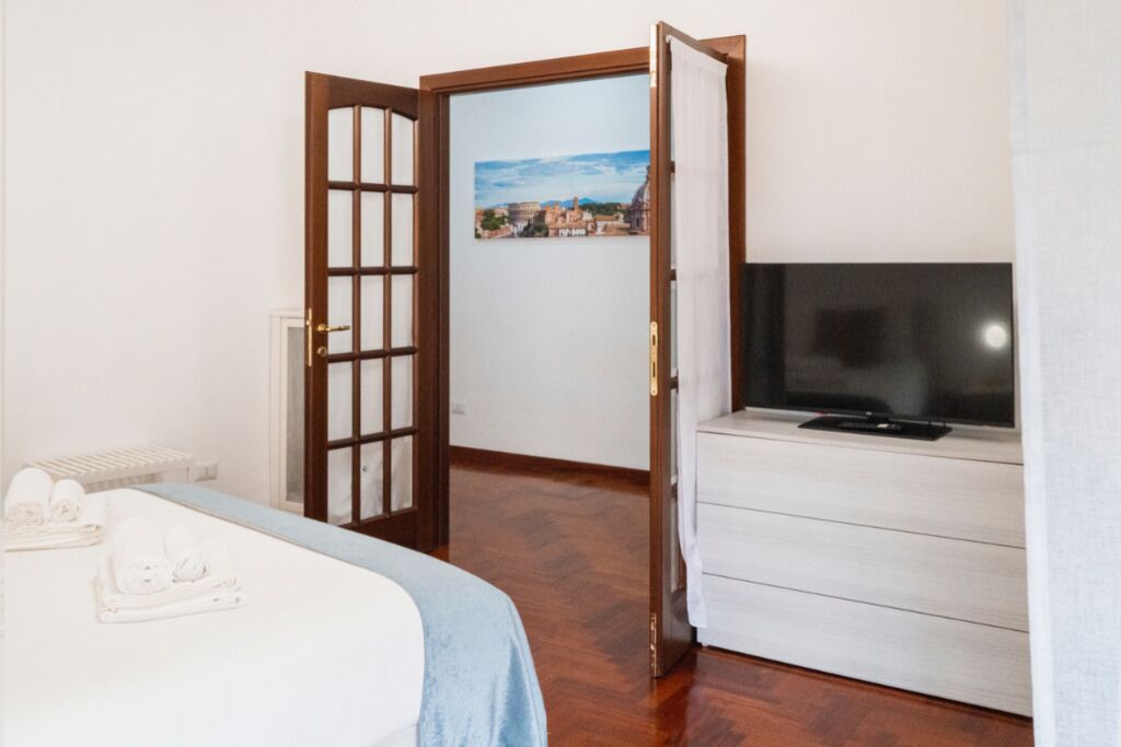 Iron/ironing board, travel cot, free WiFi, bed sheets