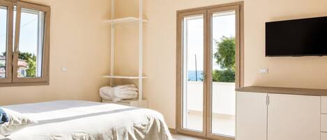 Luxury Double Room, Balcony, Sea View | Minibar, free WiFi