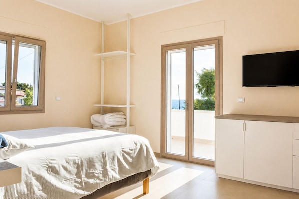 Habitación doble de lujo, balcón, vista al mar | Minibar y wifi gratis