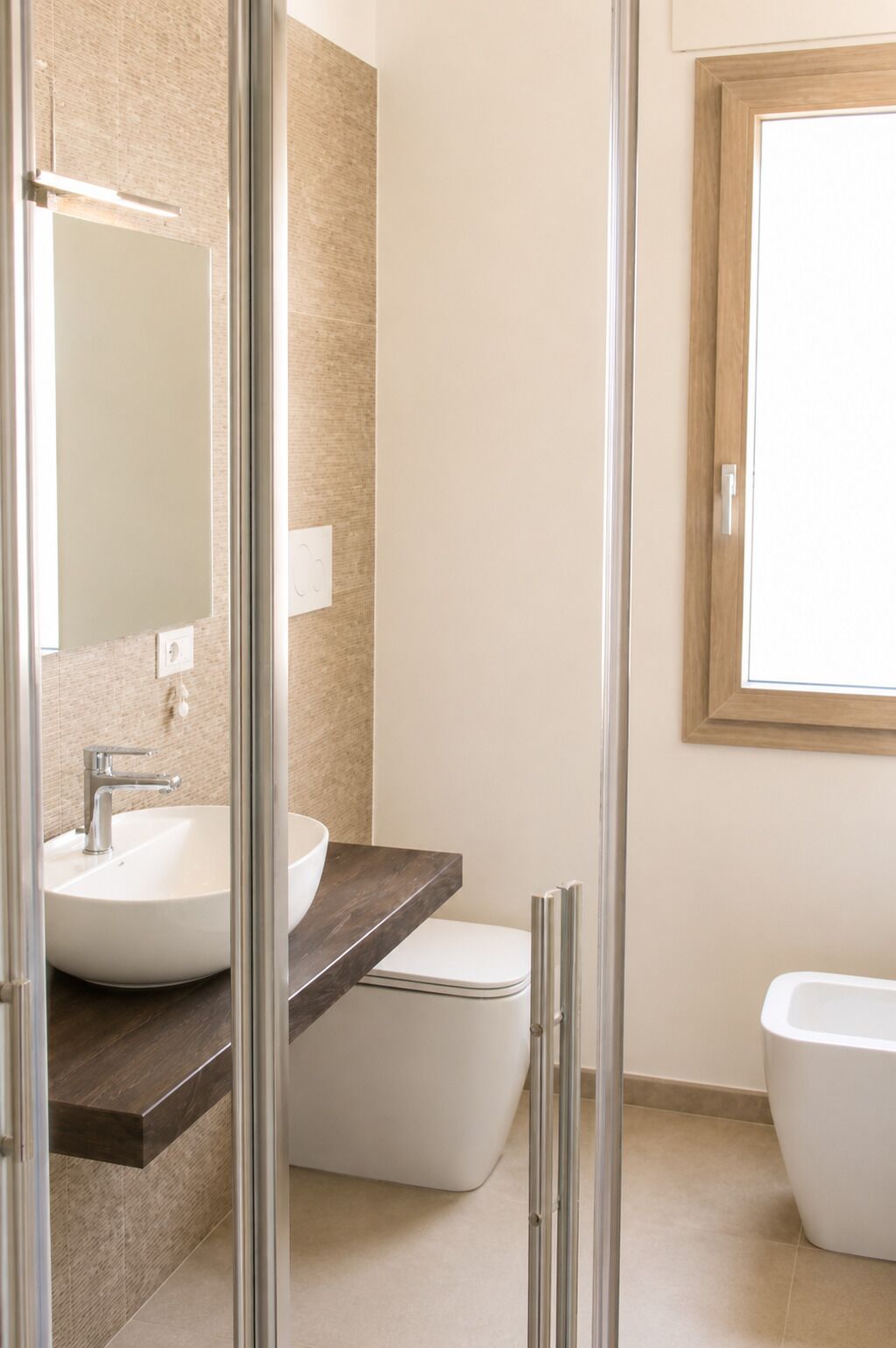 Doppia Luxury, balcone, vista mare | Bagno | Doccia, asciugacapelli, asciugamani, sapone