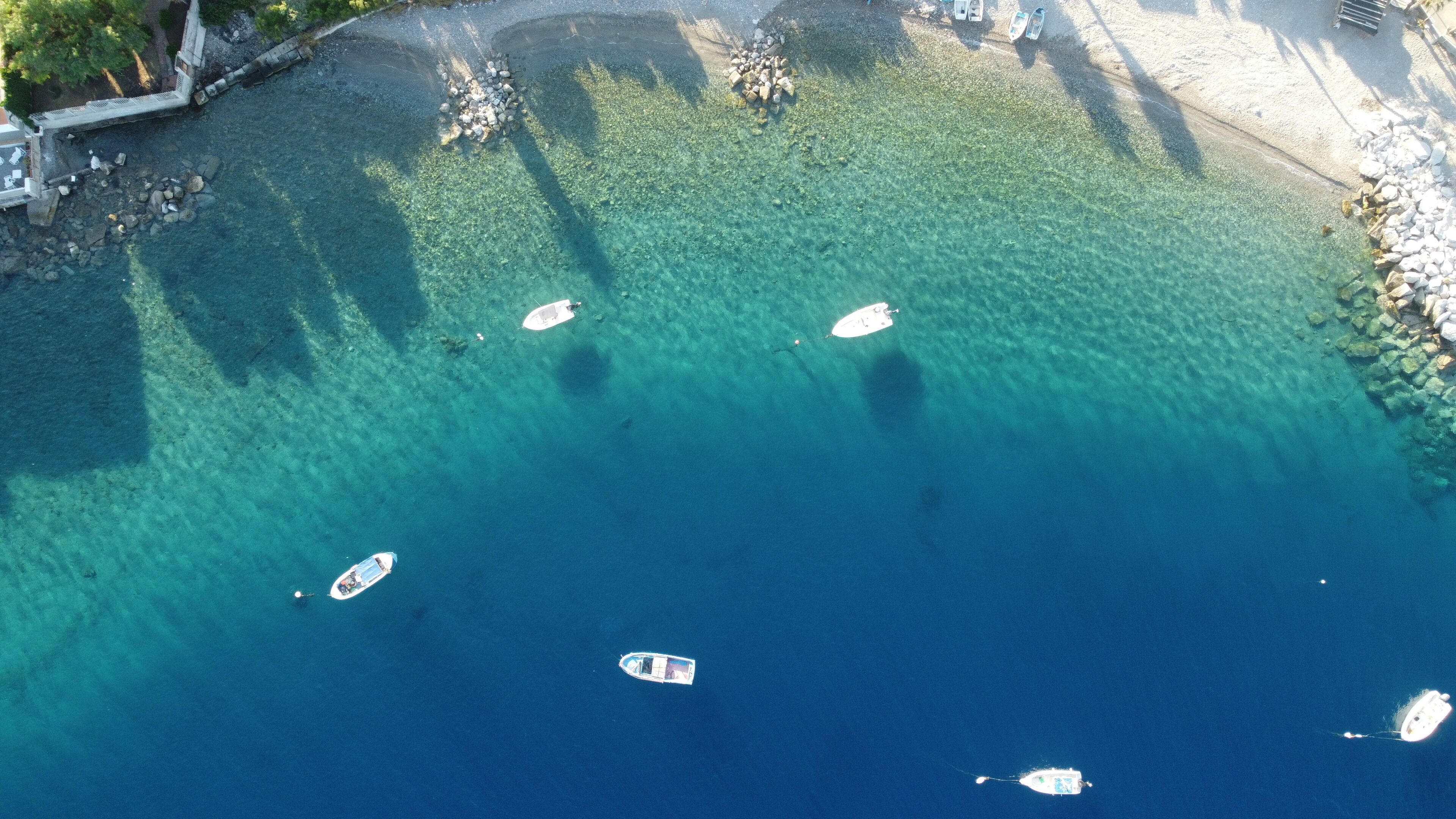 Ubicación a pie de playa y arena blanca