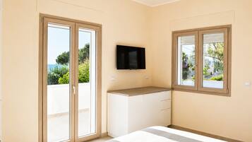 Habitación de lujo doble, balcón, vistas al mar | Minibar y wifi gratis