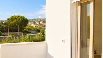 Luxury Double Room, Balcony, Sea View | Property grounds
