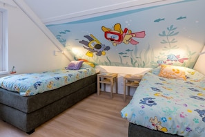 4 chambres, lit de bébé portatif, accès au Wi-Fi (inclus)