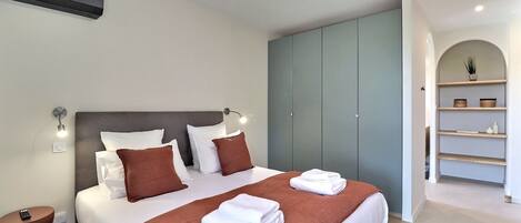 Comfort Villa, Mountain View | Premium bedding, memory foam beds, iron/ironing board, cribs (free)