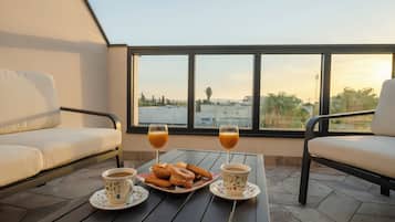 Penthouse, City View, Executive Level | Outdoor dining