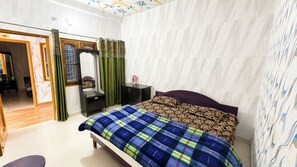 Hypo-allergenic bedding, soundproofing, free WiFi - Hotel Maheshwari Palace & Banquet (Tehri)