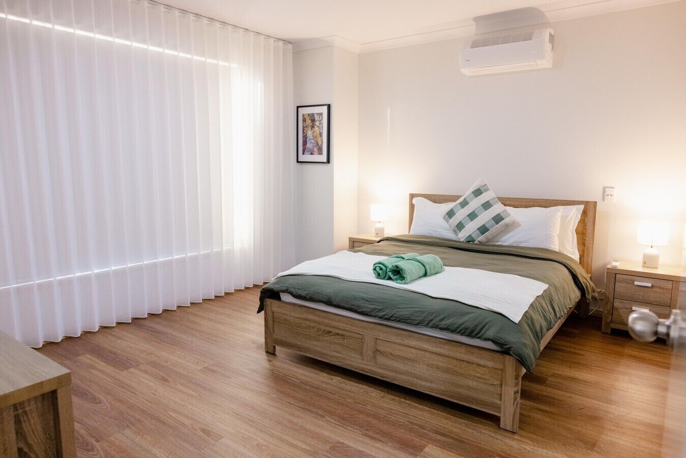 4 bedrooms, desk, iron/ironing board, free WiFi