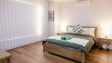 4 bedrooms, desk, iron/ironing board, WiFi (free)