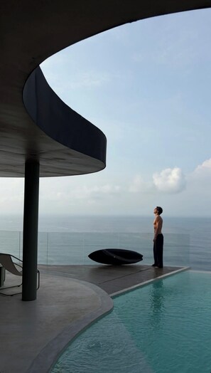 8 piscinas externas