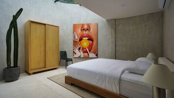 Family Studio, Partial Ocean View | In-room safe, desk, iron/ironing board (on request), WiFi (free)