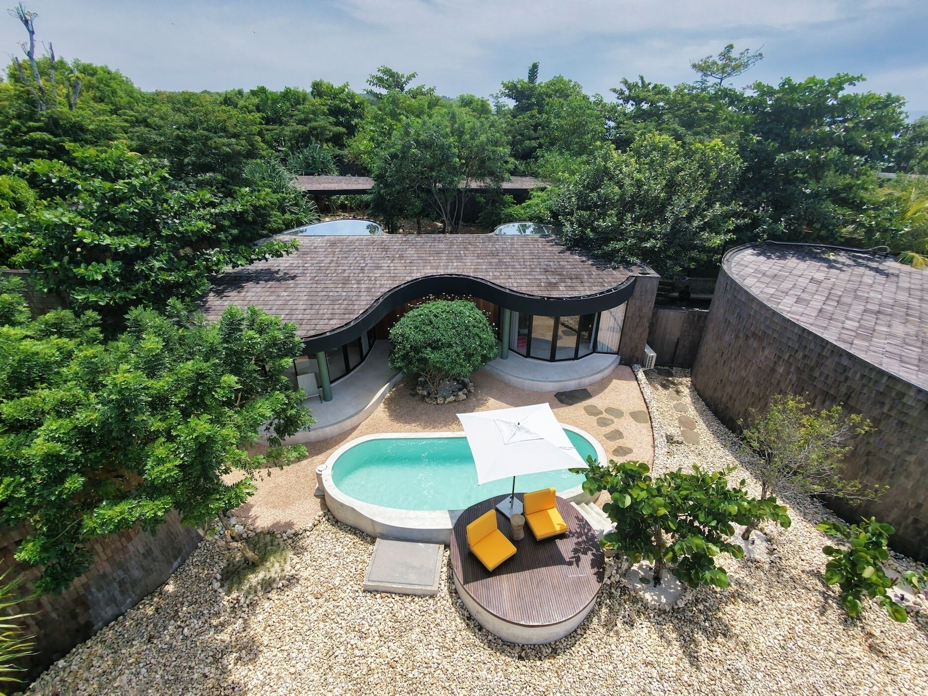 Villa panorámica, vista parcial al océano | Caja de seguridad en la habitación y escritorio 