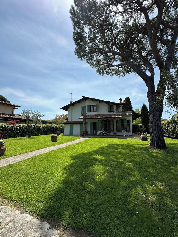Exterior - Vrbo Property (Forte dei Marmi)