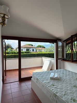 Iron/ironing board, Internet, bed sheets - Vrbo Property (Forte dei Marmi)