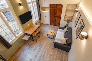 Departamento, vista a la ciudad | Área de sala de estar
