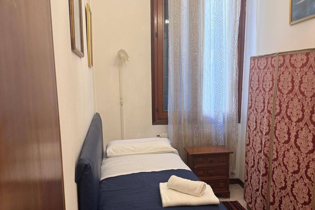 Single Room, City View | Desk, WiFi (free)