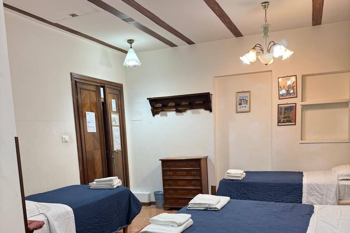 Comfort Quadruple Room, City View | Desk, WiFi (free)