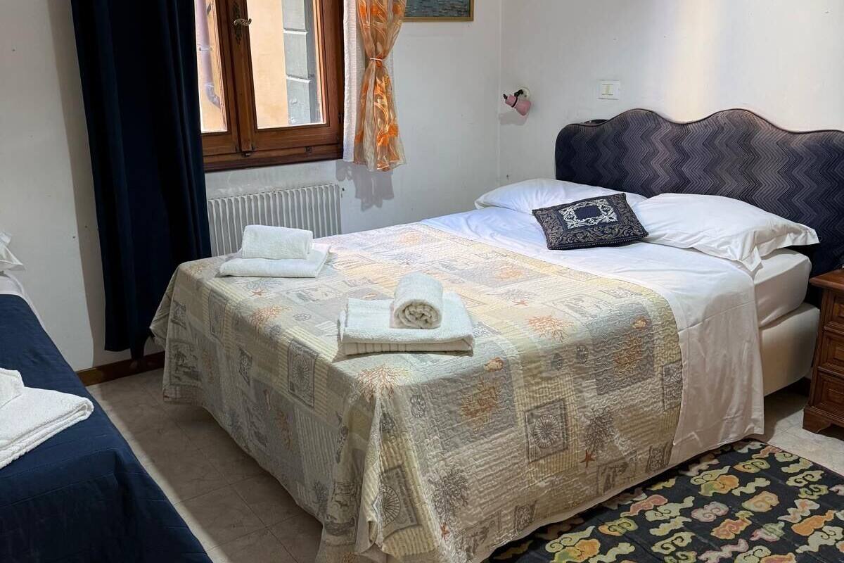 Triple Room, City View | Desk, WiFi (free)