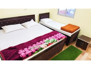 Standard Triple Room | Hypo-allergenic bedding, soundproofing, free WiFi - Hotel The Himalayan View In Ukhimath (Ukhimath)