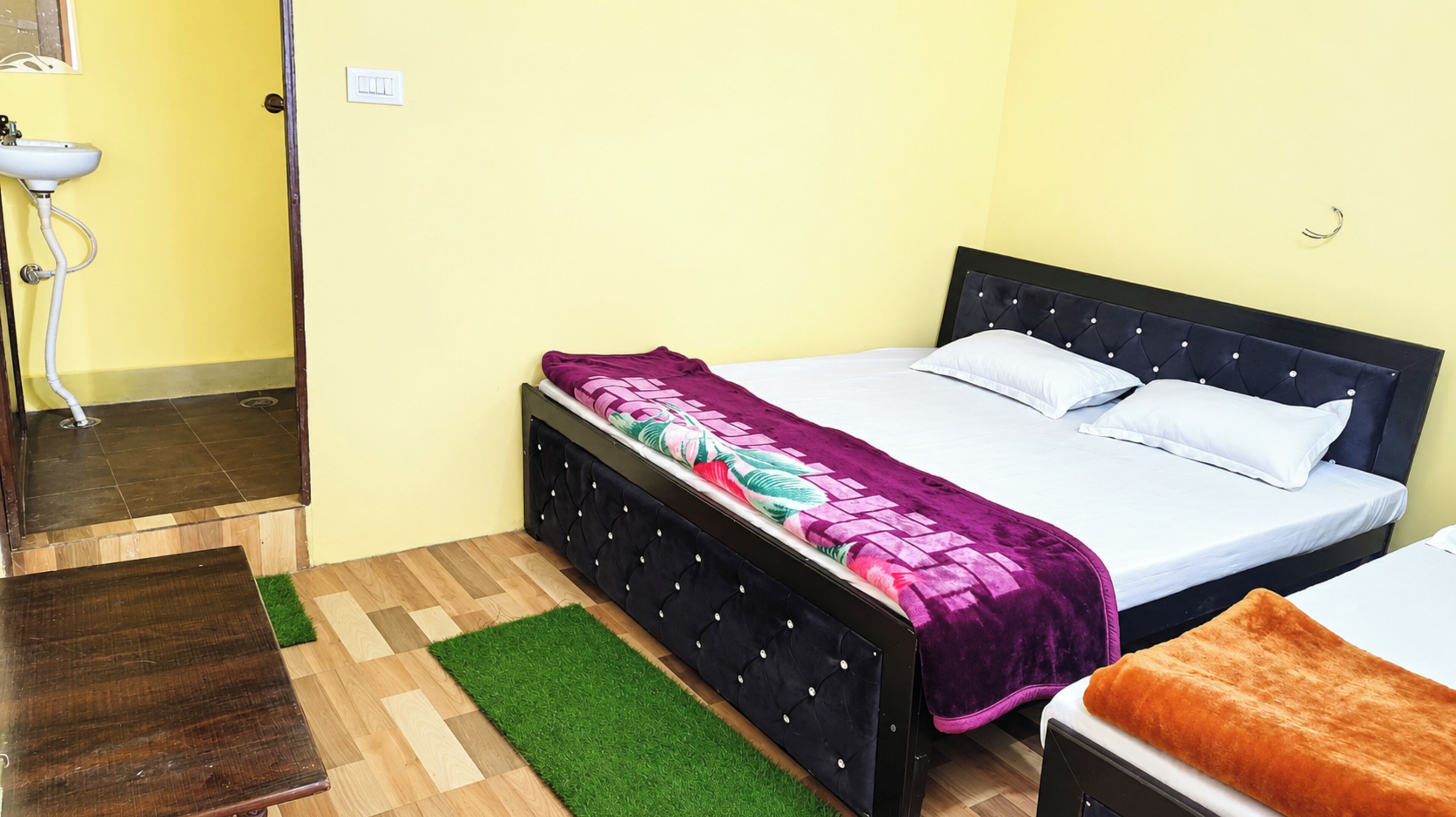 Hypo-allergenic bedding available, soundproofing, WiFi (free)