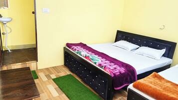 Hypo-allergenic bedding available, soundproofing, WiFi (free)