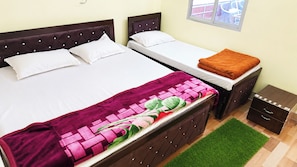 Kamar Triple Standar | Seprai antialergi, kedap suara, dan Wi-Fi gratis