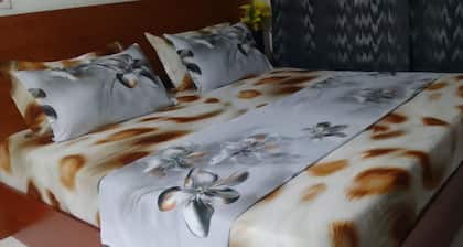 Cozy chamber & hall apartment in Sunyani with AC, free WiFi & furnished kitchen