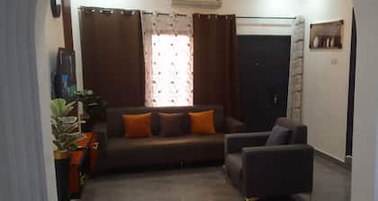 Cozy chamber & hall apartment in Sunyani with AC, free WiFi & furnished kitchen