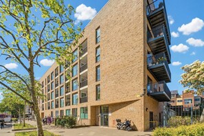 Exterior - Bright, spacious, amazing 2 bed flat in Hackney (London)
