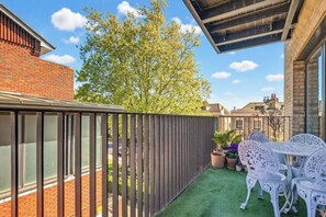 Outdoor dining - Bright, spacious, amazing 2 bed flat in Hackney (London)