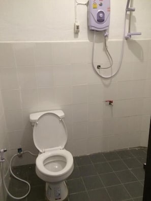 Bathroom - Thongdam Guesthouse (Kong Lor)
