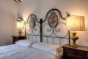 2 bedrooms, WiFi, bed sheets - Le Mortinete Farmstay: Little Heart (Toscana)