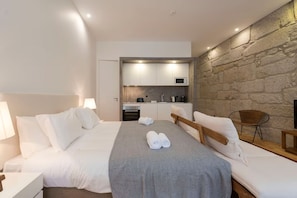 Room - Vrbo Property (Porto)