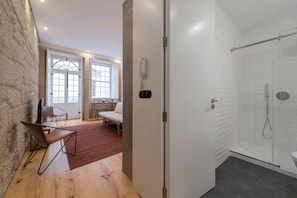 Bathroom - Vrbo Property (Porto)