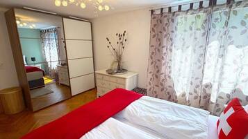 1 bedroom, travel crib, WiFi (free), bed sheets
