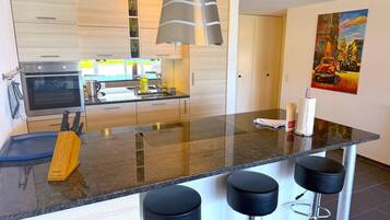 Coffee/tea maker, fridge, microwave, oven