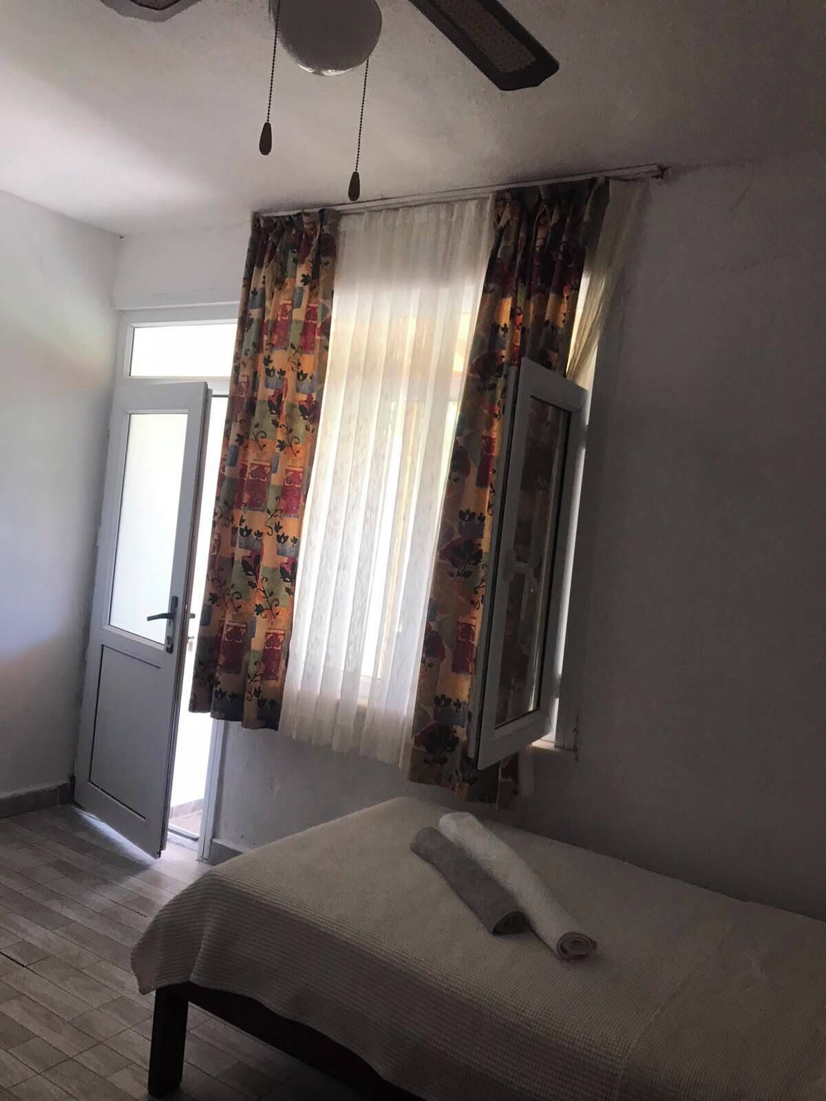 Twin Room, Beach View | Interior