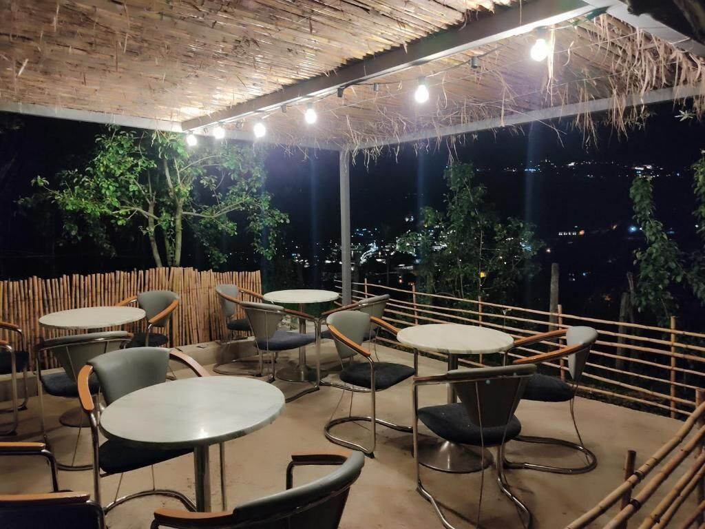 Tempat makan luar