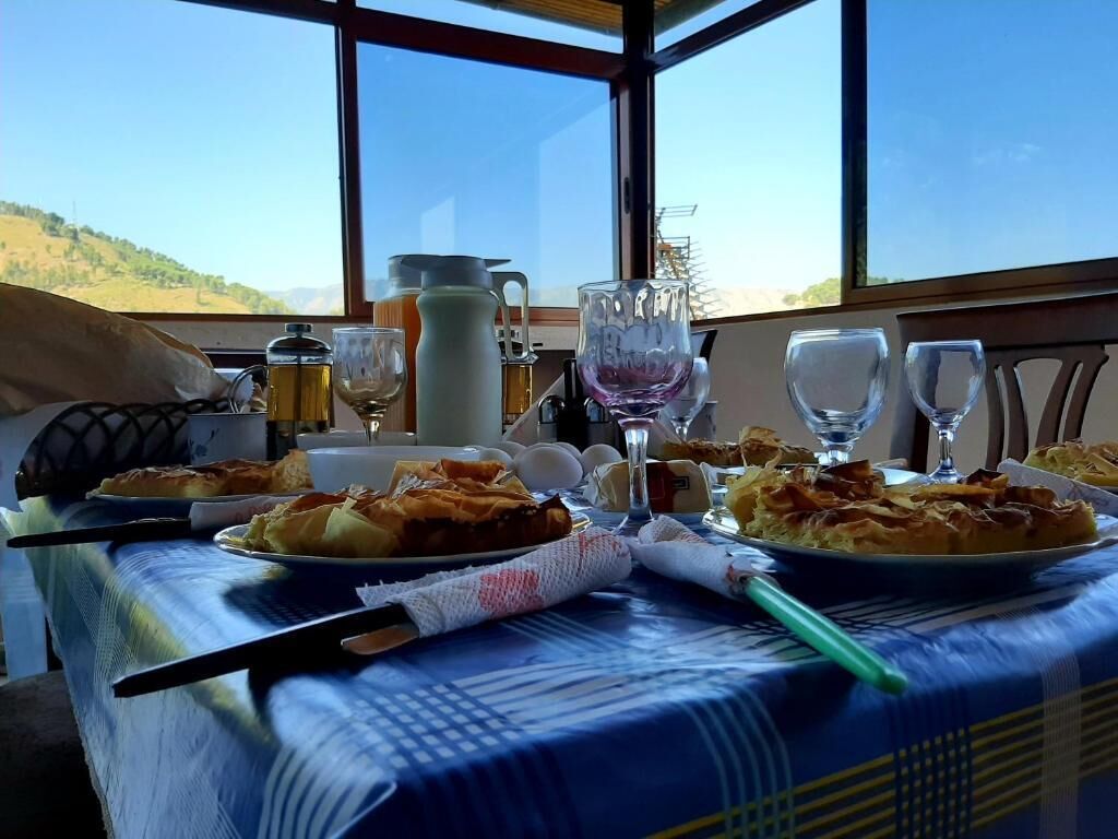 Triple Room, City View | Tempat makan