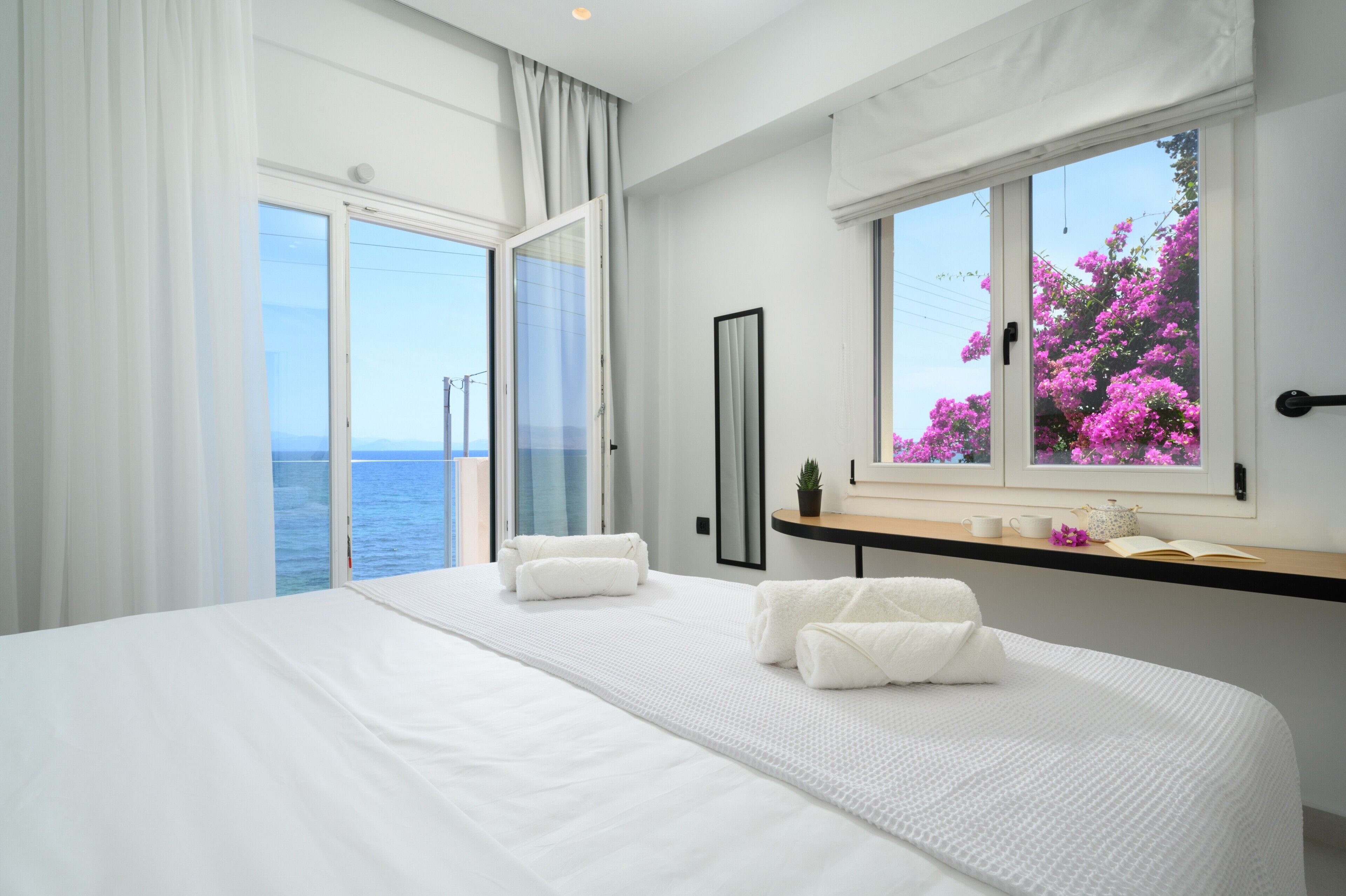 5 bedrooms, iron/ironing board, WiFi, bed sheets