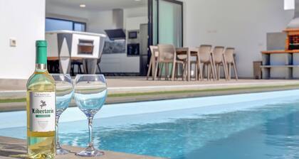 Maripos as Lajares 1, a peaceful location just a 5-minute walk from the town center.