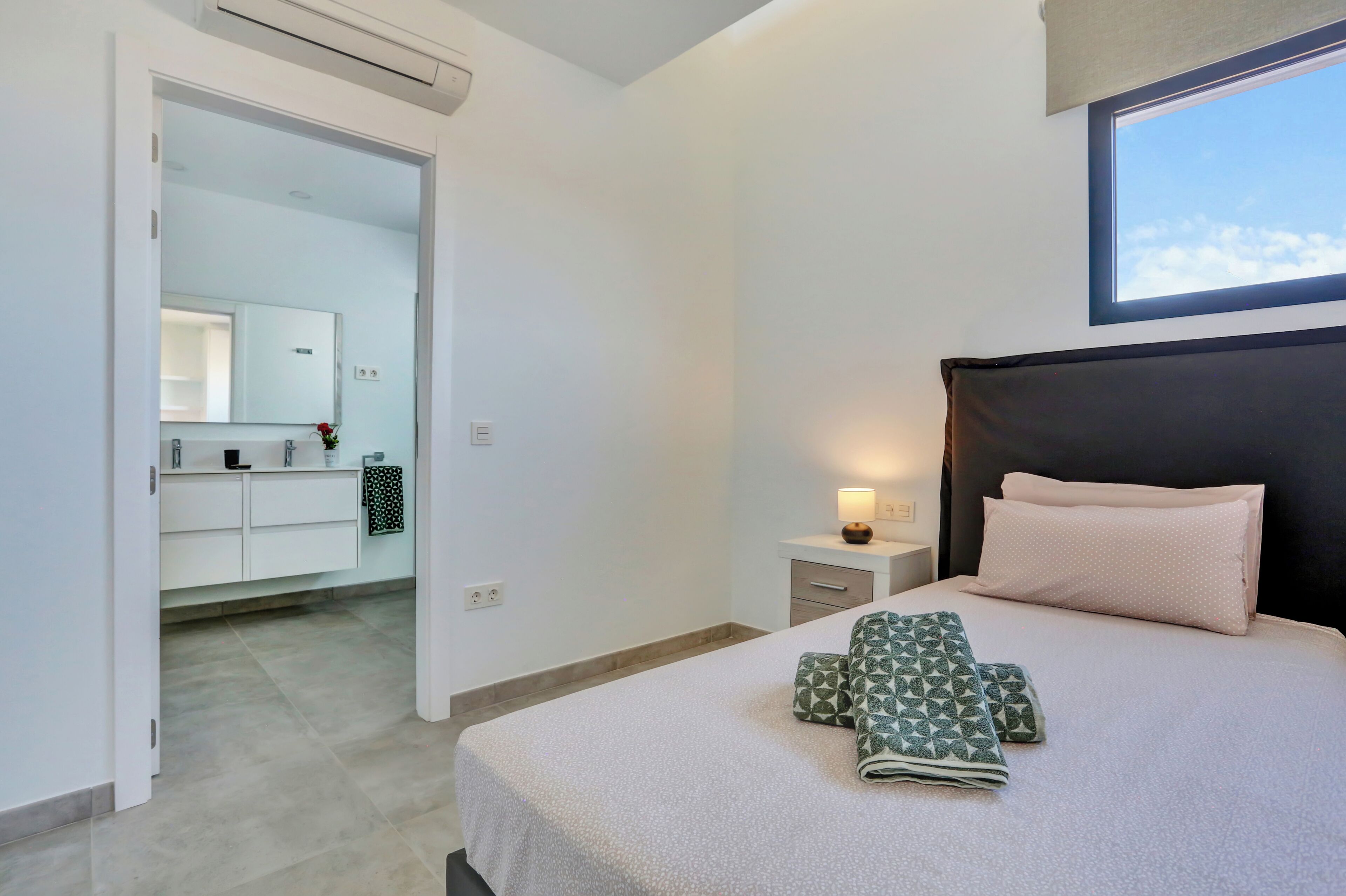 4 Schlafzimmer, Bügeleisen/Bügelbrett, WLAN, Bettwäsche