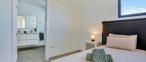 4 Schlafzimmer, Bügeleisen/Bügelbrett, WLAN, Bettwäsche